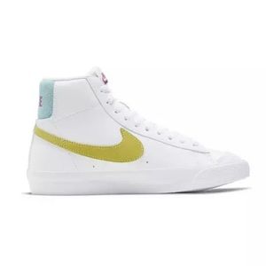 Nike Blazer Mid '77 Shoes